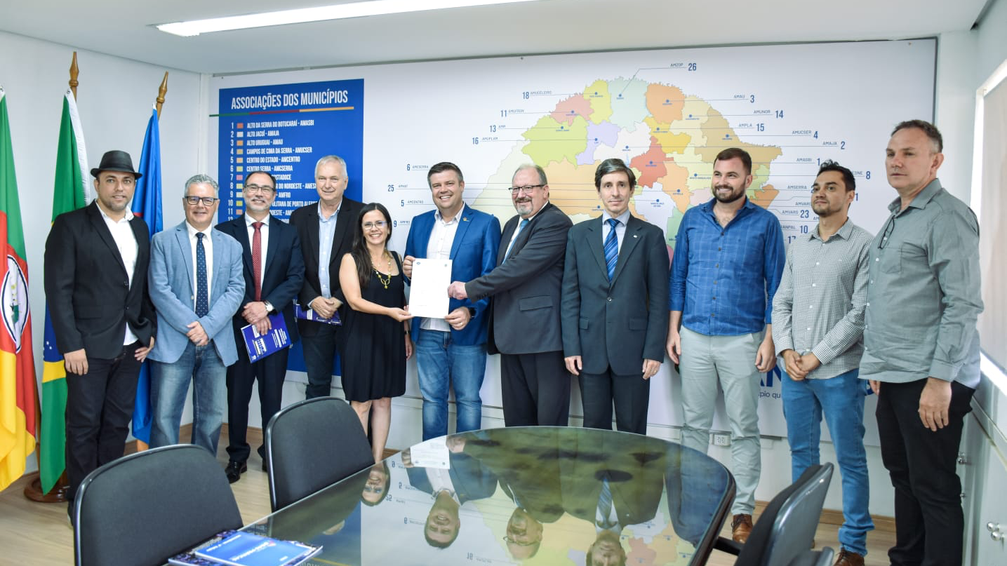 CRA-RS e CFA firmam termo de cooperação técnica com a Famurs e criam prêmio para valorizar a governança municipal gaúcha