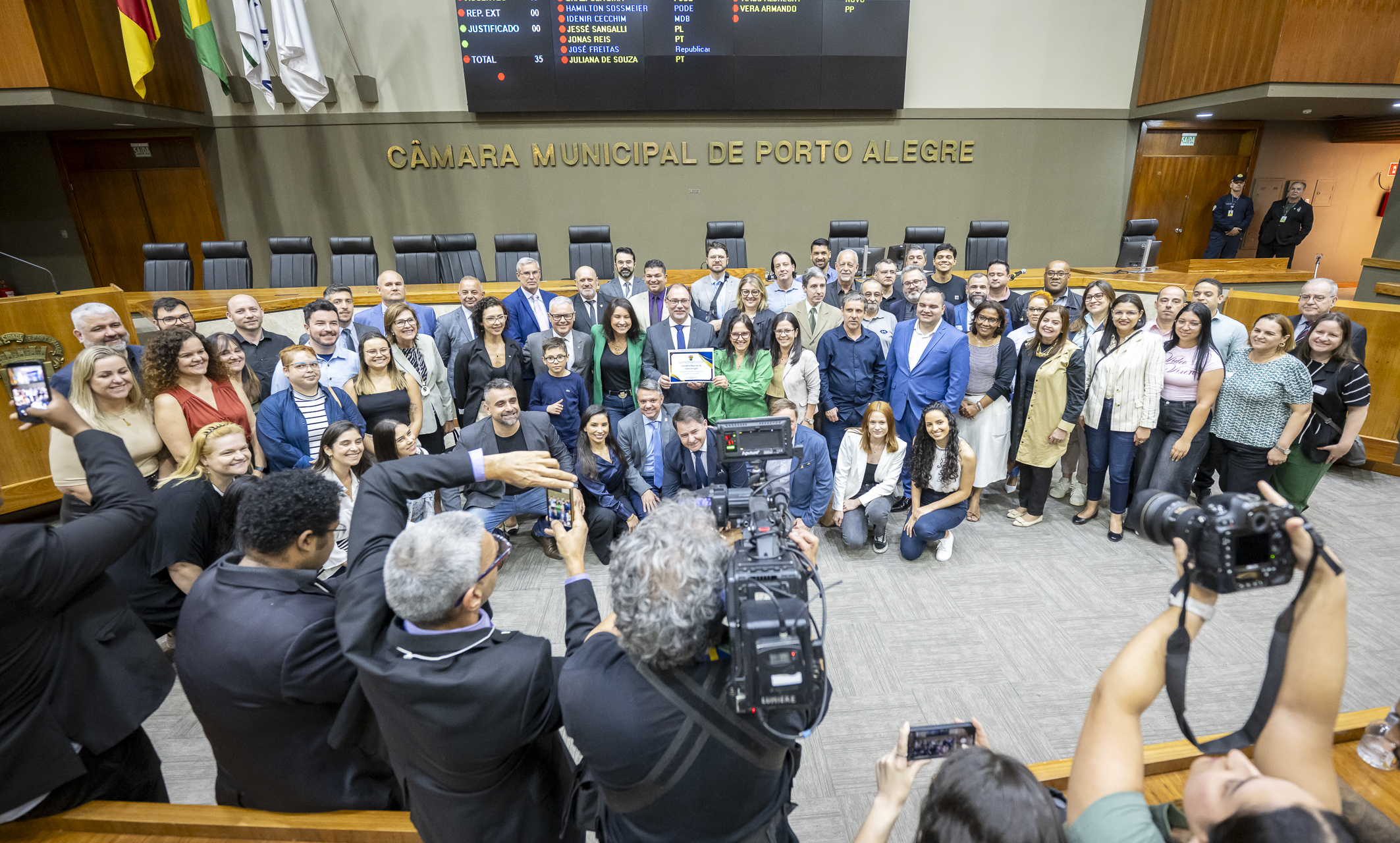 CRA-RS é homenageado pelos 60 anos da profissão de Administração na Câmara Municipal de POA