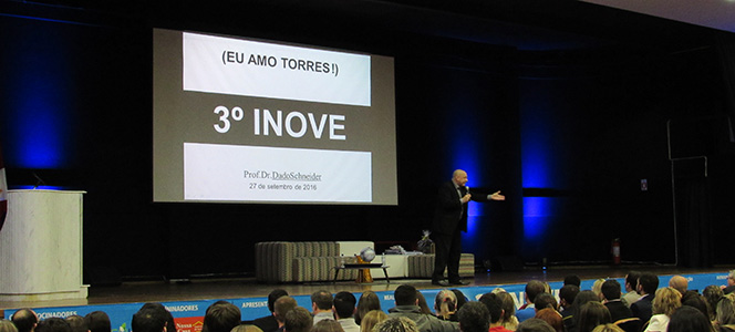 Palestrante Dado Schneider aborda diferenças de gerações no CIDEAD em Torres